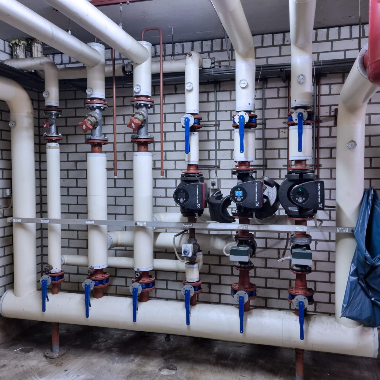 Appendages CV-installatie voorzien van isolatiematrassen
