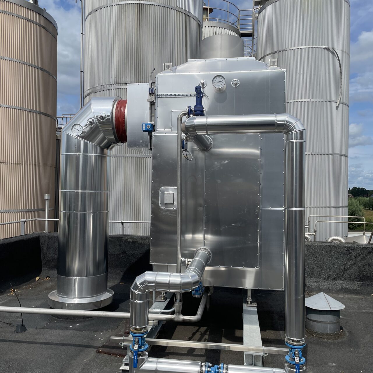 Condensor, leidingwerk en rookgaskanaal geïsoleerd